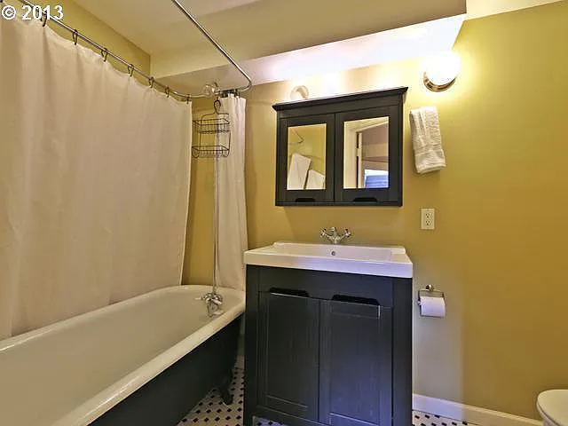 2nd Bathroom with a clawfoot tub