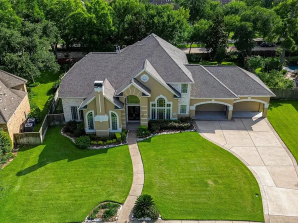 7706 Long Shadows Dr, Sugar Land, TX 77479