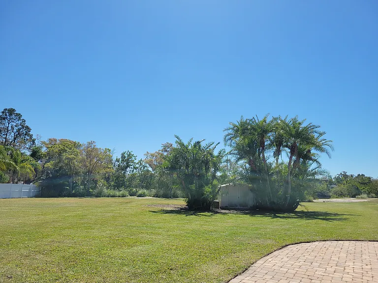 1730 Robinhood Ln — Photo 16