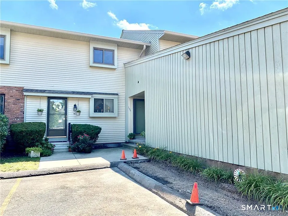 104 Summer Hill Dr #104