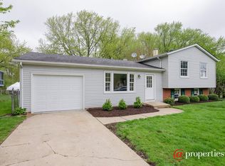 834 N Shore Dr, Crystal Lake, IL 60014