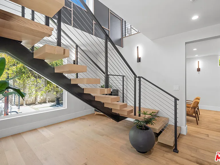 656 California Ave — Photo 17