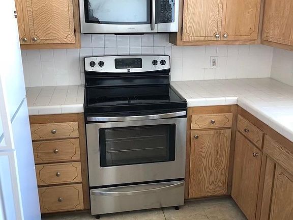 3rd image of 10701 Moorpark St APT 8