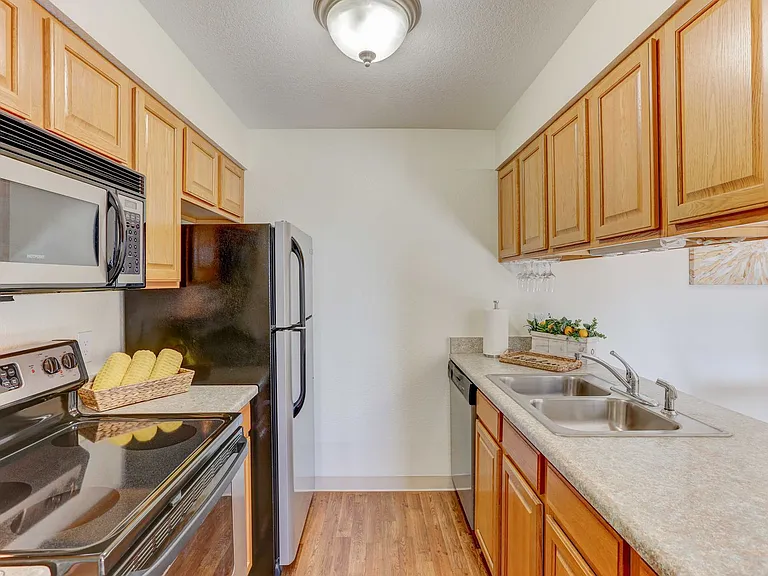 Americana Lakewood Apartments — Photo 79