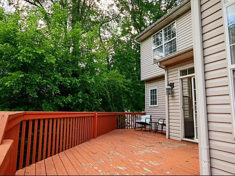 531 Primrose Ln — Photo 16