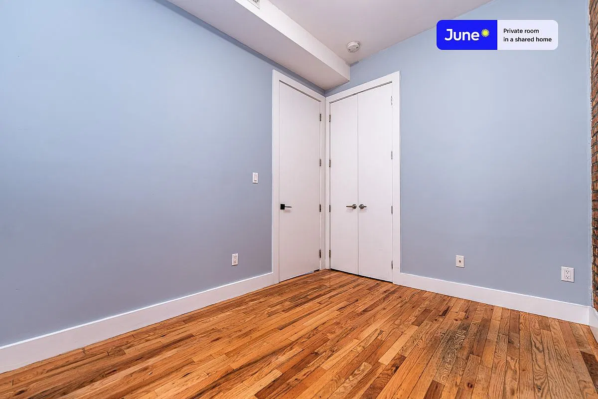 886 Jefferson Ave — Photo 2