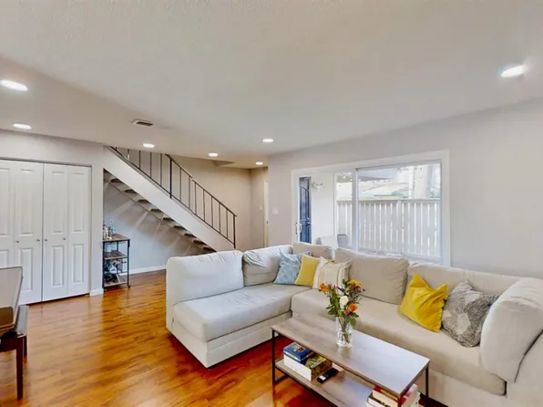 711 Roundtree Ct, Sacramento, CA 95831