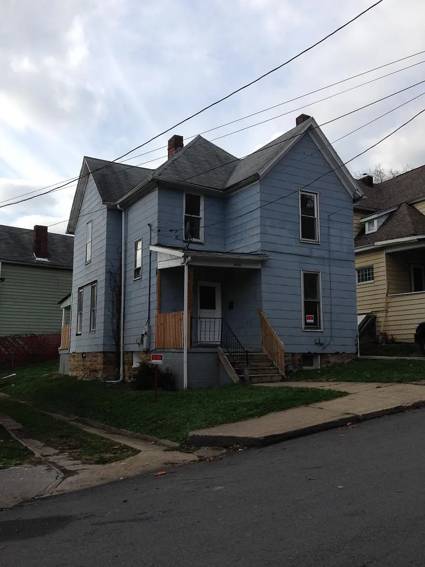 1010 Alexander Pl photo 1