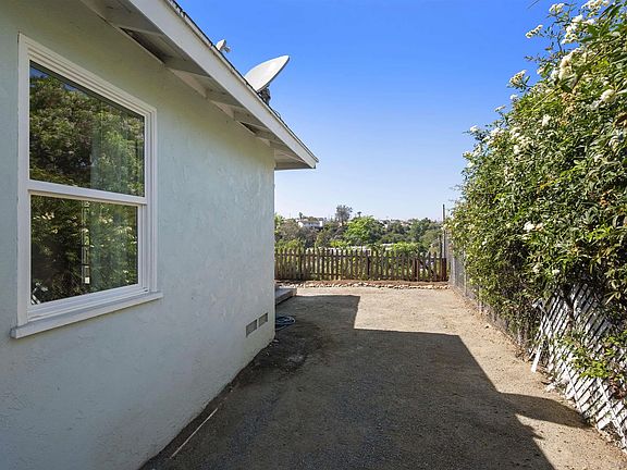 4th image of 2762 Ridge View Dr