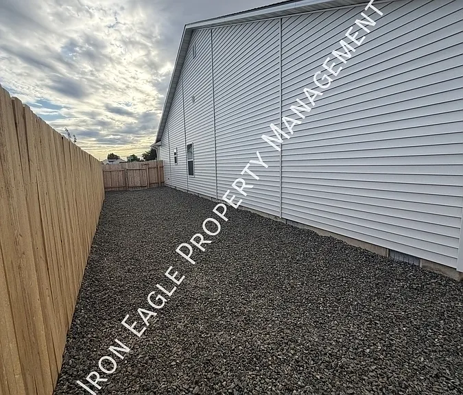 1086 Woods Bog Ct — Photo 26