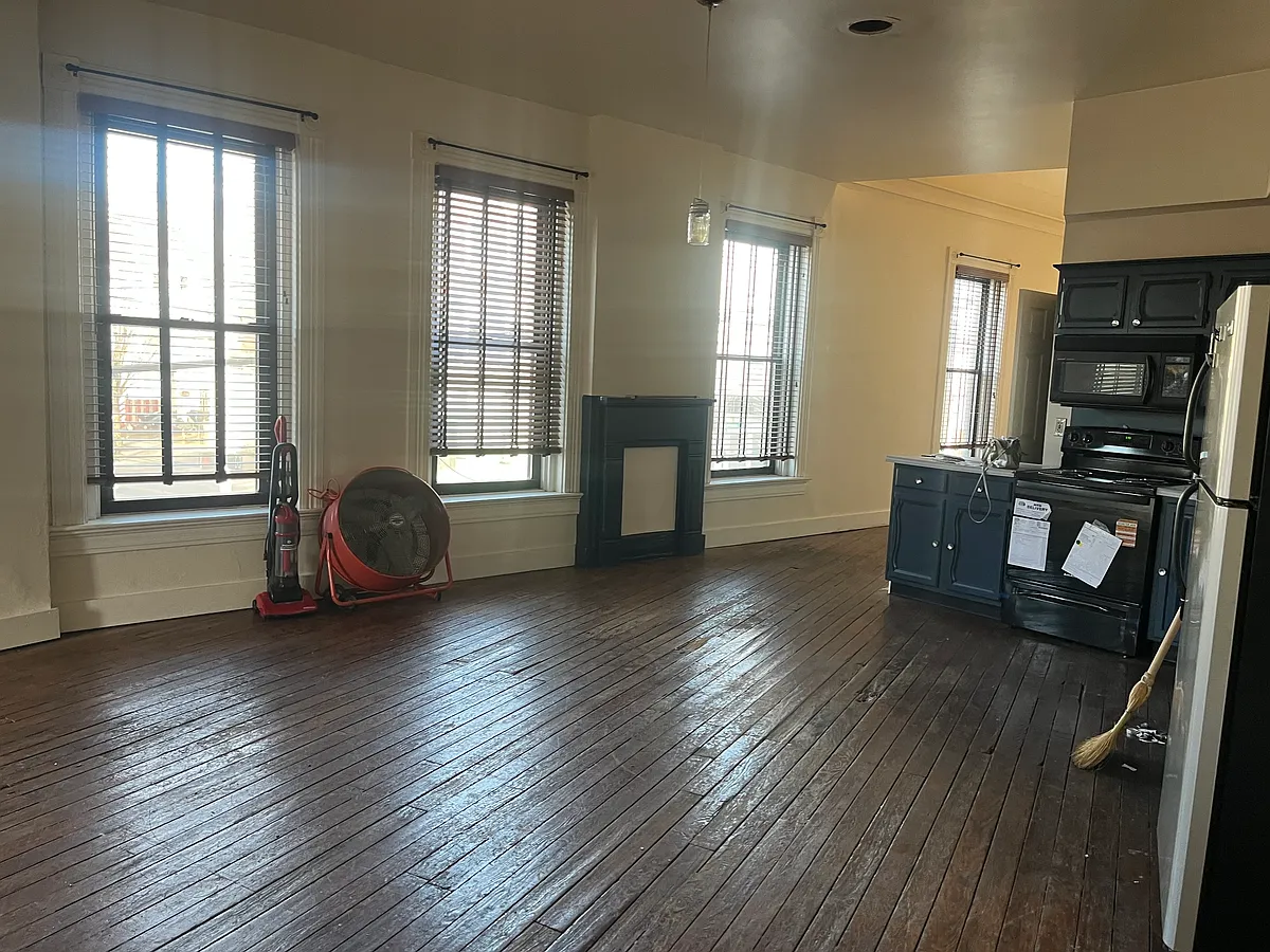 Building Photo - 2873 Colerain Ave #2