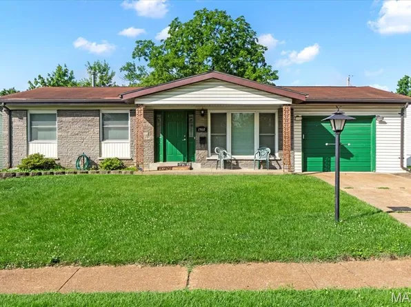 1960 Teakwood Manor Dr, Florissant, MO 63031