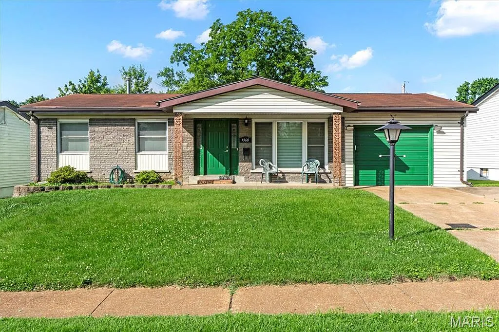 1960 Teakwood Manor Dr photo 1