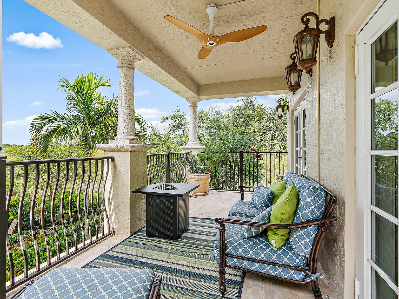 3 bed, 3.5 bath, 2965 sqft, $20,000 — Photo 2