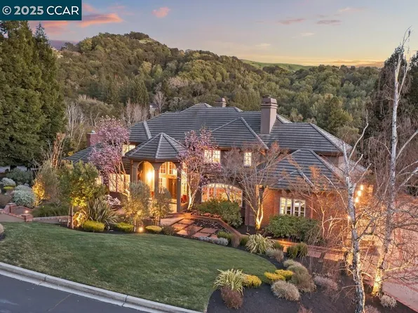51 Merrill Cir N, Moraga, CA 94556