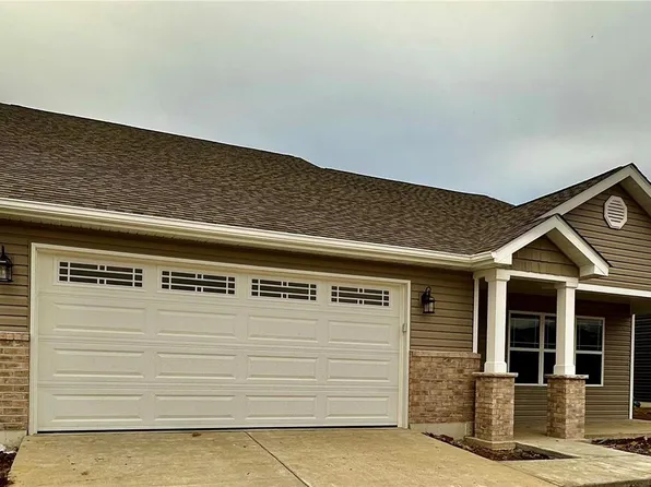 1319 Orchard Lakes Cir, Belleville, IL 62220