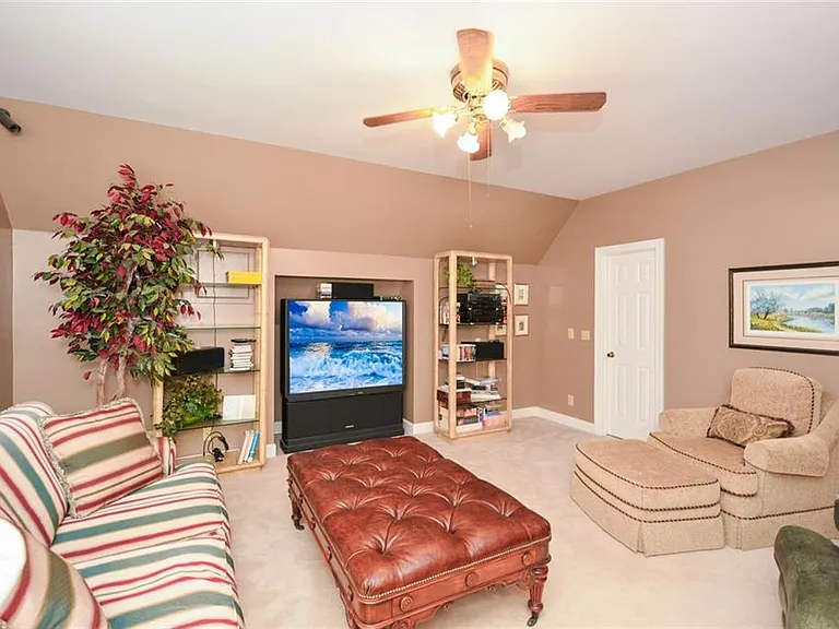 1640 Lazy River Ln — Photo 54
