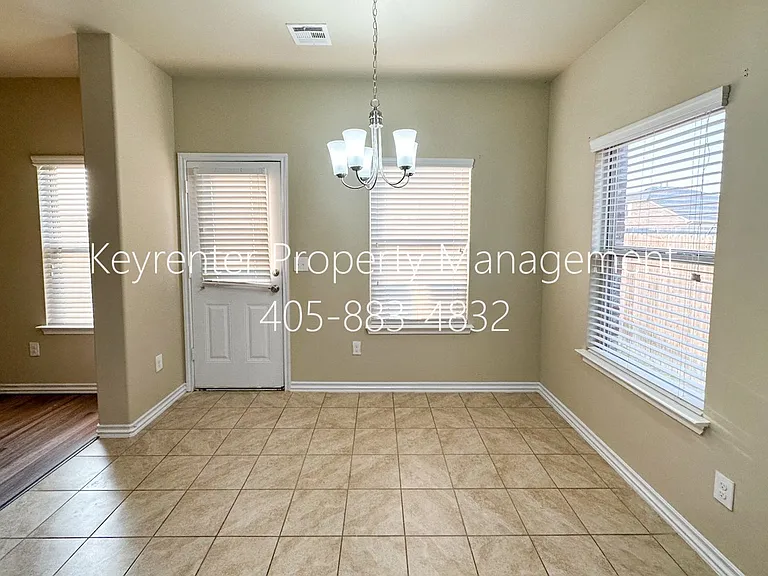 2409 Rosa Cir — Photo 11