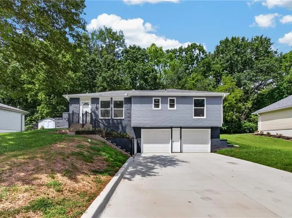 9310 NW 68th St, Parkville, MO 64152
