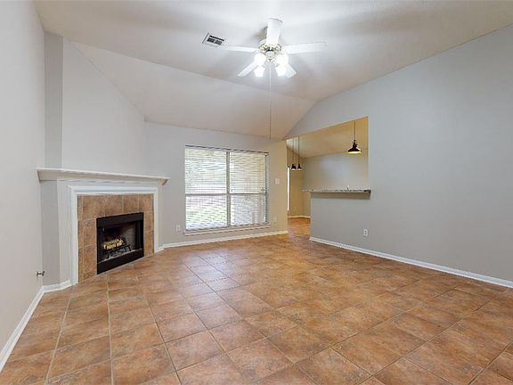 5th image of 217 Augsburg Ct