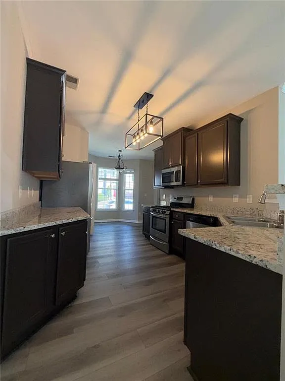 3 bed, 2.5 bath, 1652 sqft, $2,300 — Photo 4