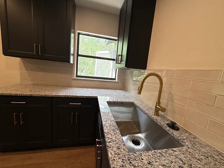 1043 Shadwell Dr — Photo 6