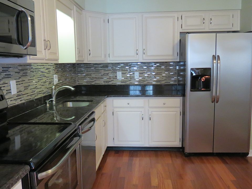 Kitchen with Granite Countertops!