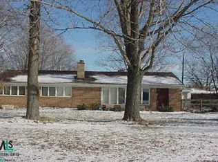 9374 Hix Rd E, Livonia, MI 48150