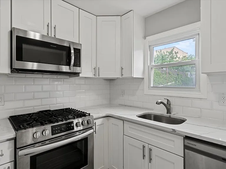 130 Gaston Ave #1 — Photo 16