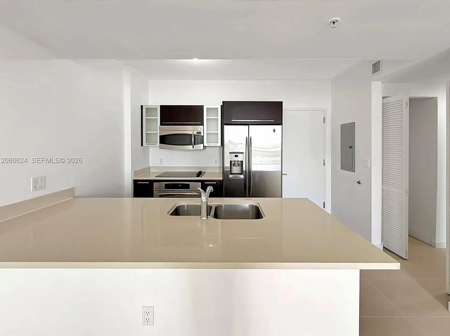 Gallery Art Condo — Photo 4