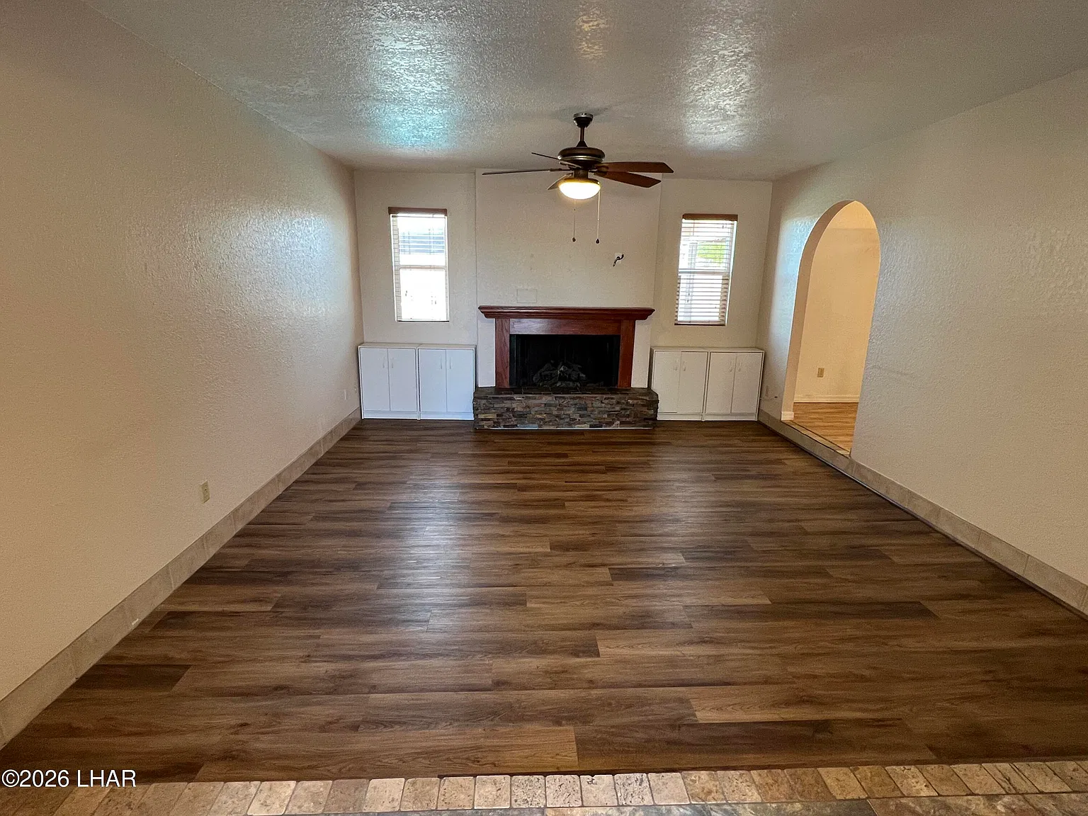 3 bed, 2.0 bath, 1398 sqft, $2,200 — Photo 4