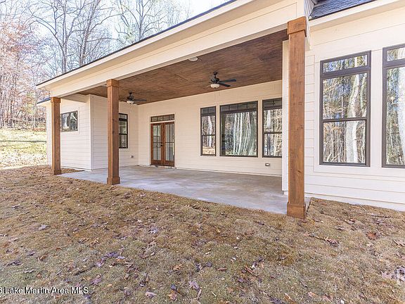 3rd image of 124 Fern Ridge Ln