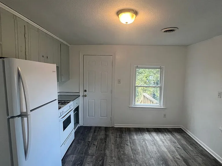 134 S 12th Ave — Photo 2