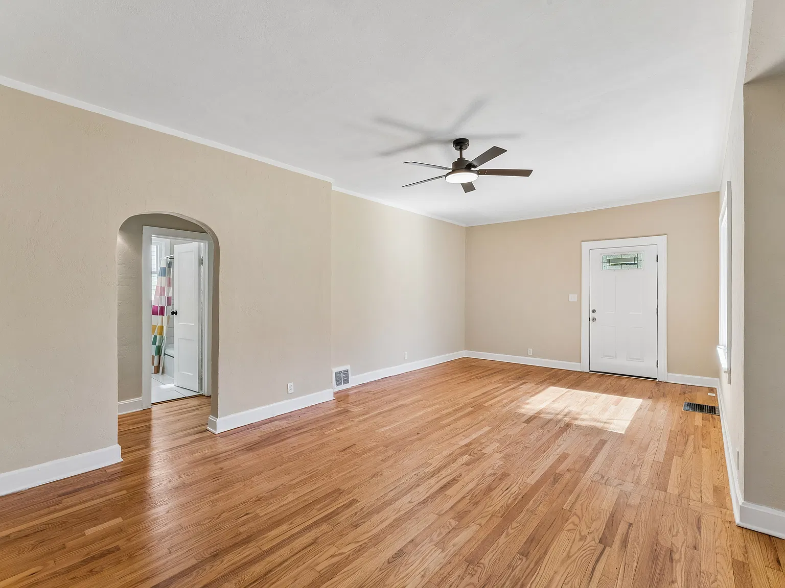 2 bed, 826 sqft, $1,900 — Photo 4