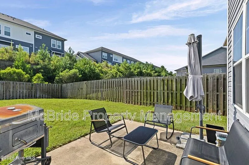 4 bed, 3.0 bath, 2136 sqft, $2,200 — Photo 3