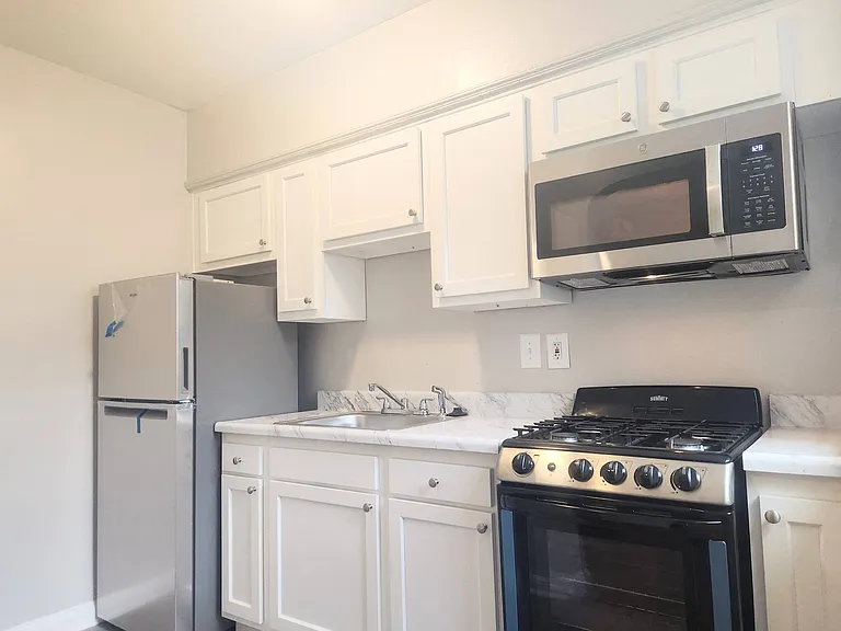 1811 Irving Street NE — Photo 24
