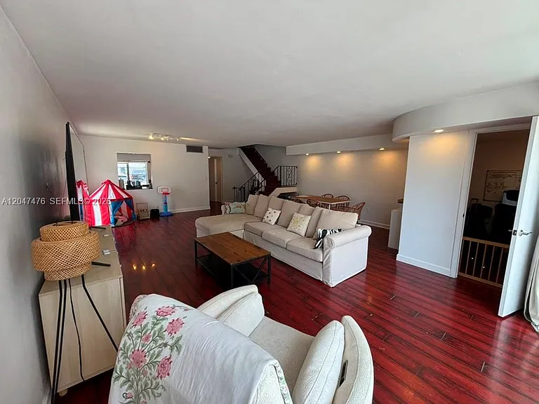 926 NE 27th Ave #926 — Photo 5