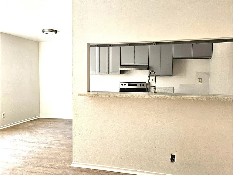 426 E Hullett St #A — Photo 6