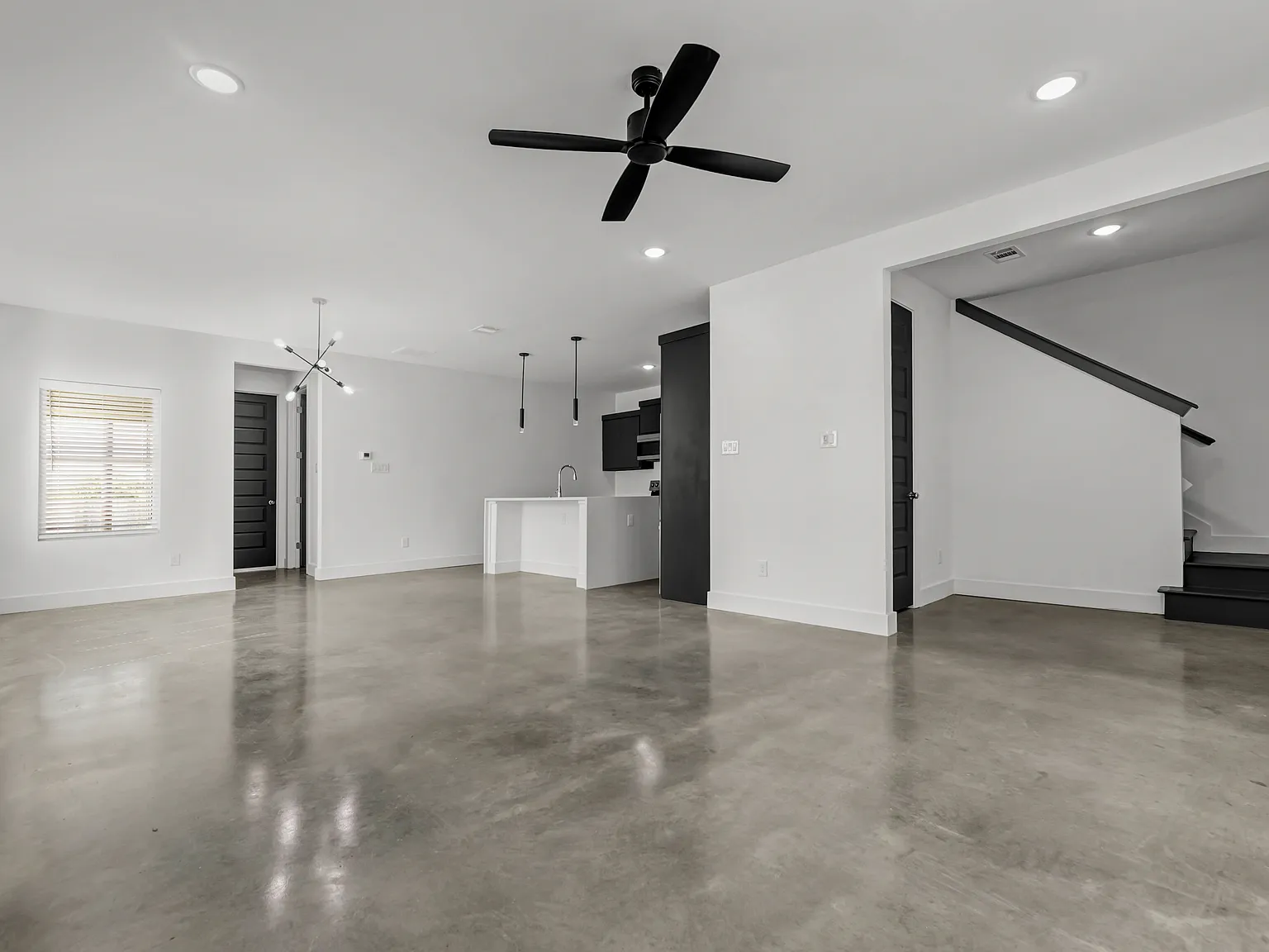 4 bed, 2147 sqft, $2,800 — Photo 2