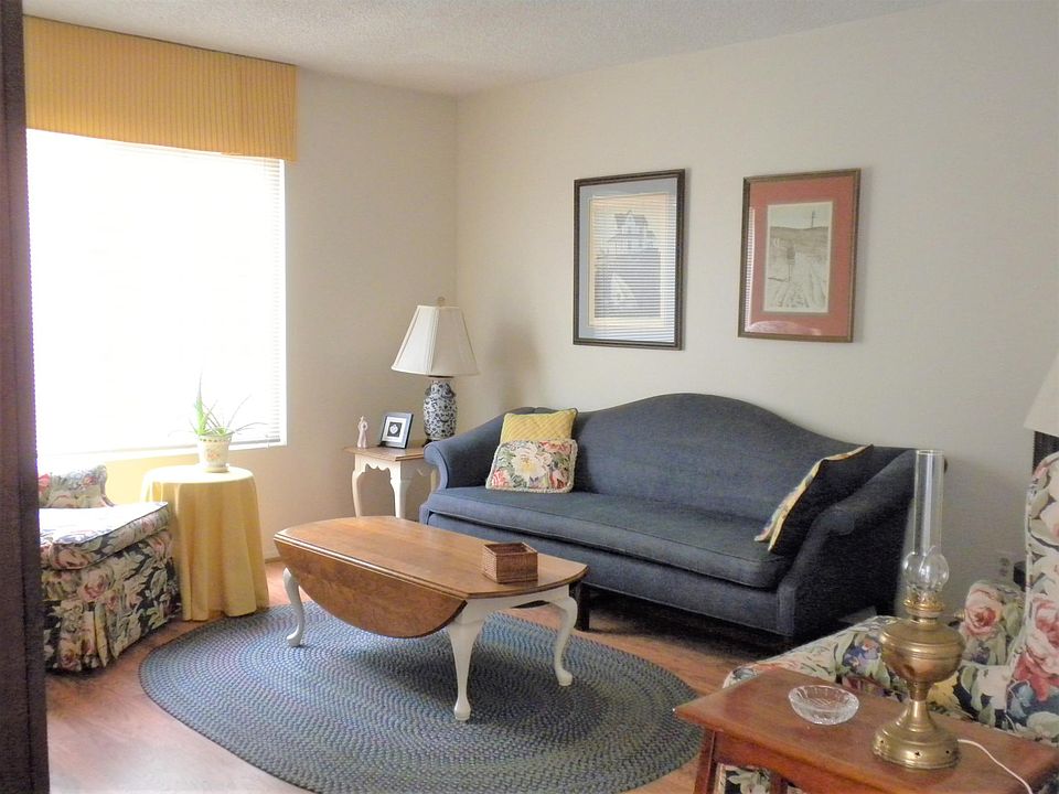 1st Level - Living Room; laminate flooring