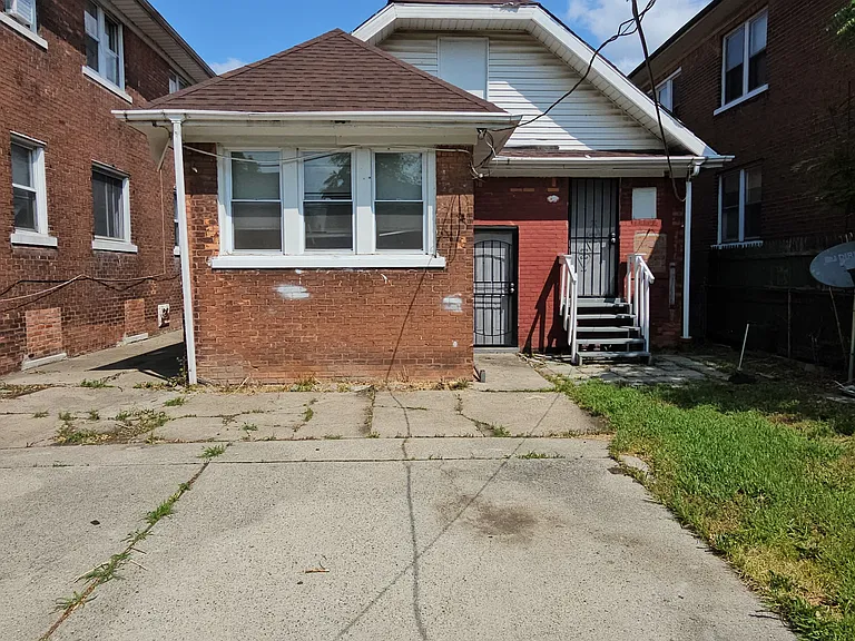 2979 Glendale St — Photo 6