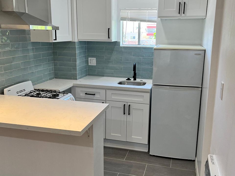 1st image of 1507 Beloit Ave #12