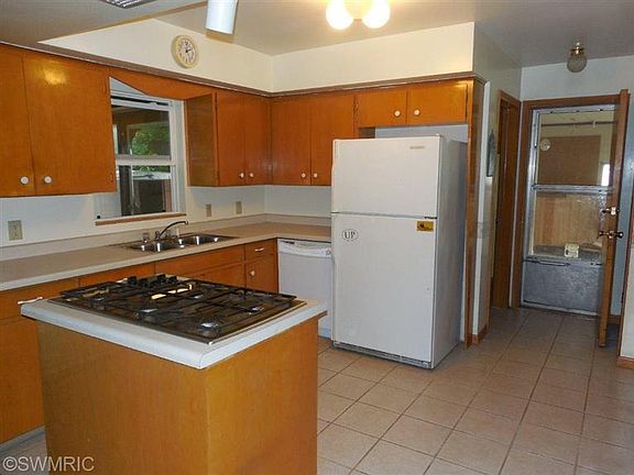 3rd image of 433 Andover St SE