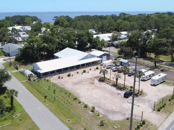 2390 Oak St, Carrabelle, FL 32322