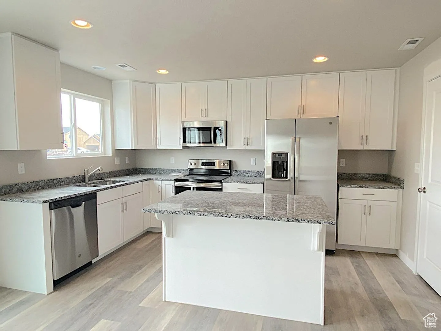 3 Bedroom, 2.5 bath American Fork Home — Photo 3