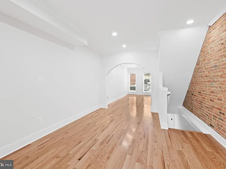 1434 Marshall St — Photo 10