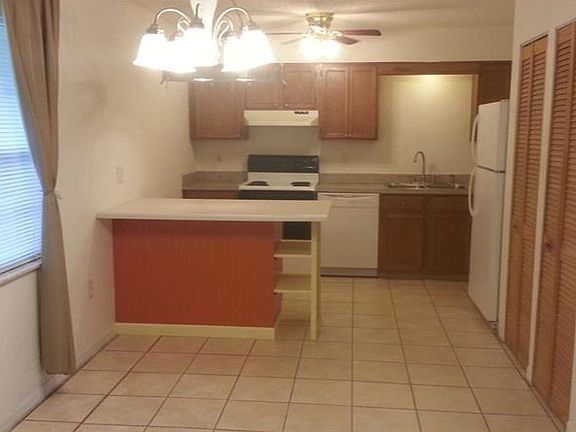 2nd image of 904 Jacaranda Dr