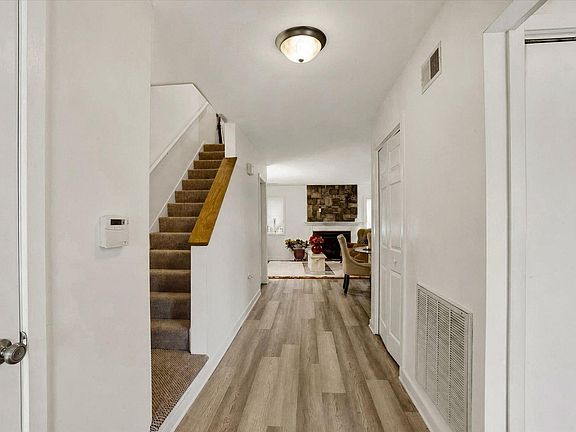 3rd image of 14 Copperwood Ct