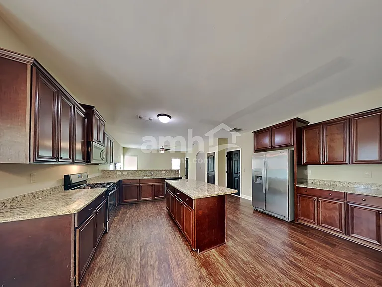 250 Randy Rd — Photo 3