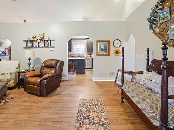 5th image of 145 Hidden Creek Dr